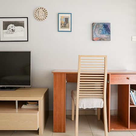 Lovely Bedroom In Shared Apartment Oroklini Exterior foto