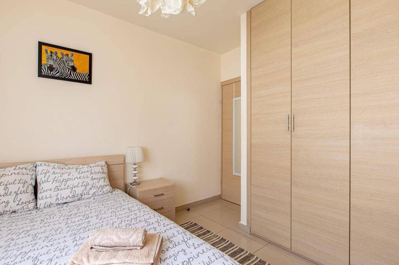 Lovely Bedroom In Shared Apartment Oroklini Exterior foto